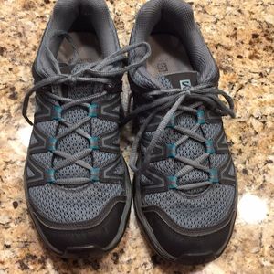 Salomon Pathfinder Hiking Shoe woman’s Size 7